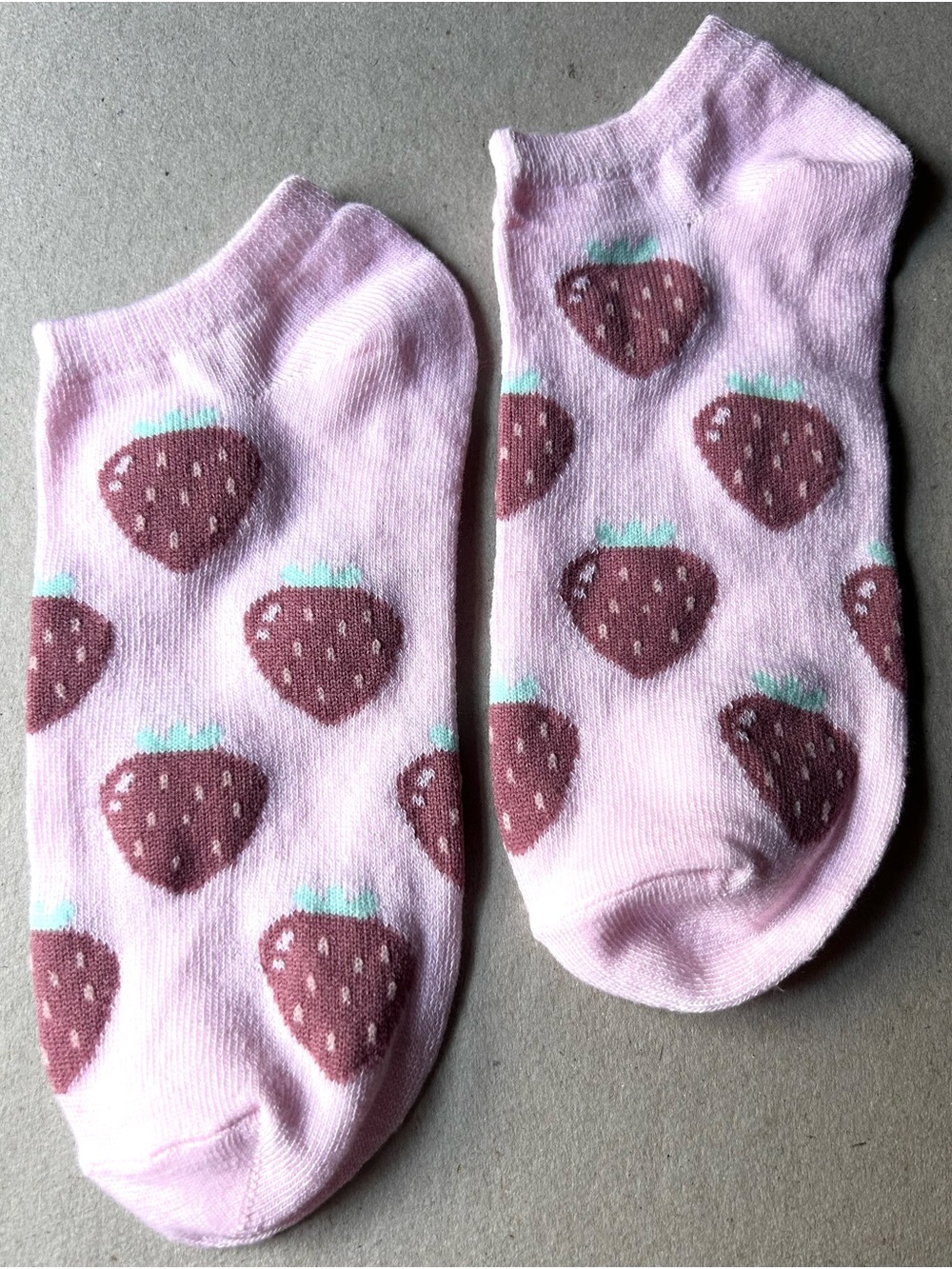 Strawberry Squeeze Ankle Socks